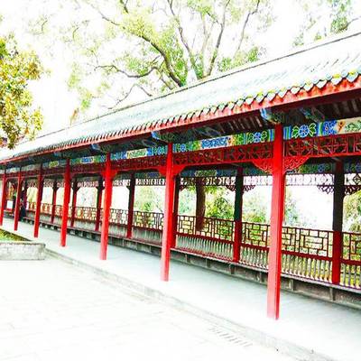 水泥长廊与清秀园林 定制古建筑工程的融合与实现